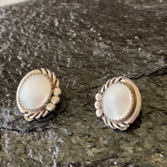 Vintage Native American Clip Earrings - Picture 4 of 7